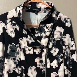 Like New! Express floral women’s jacket. Size small